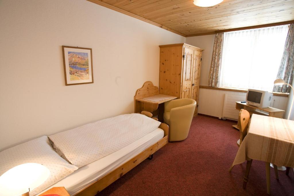 Hotel Seraina Sils Maria Pokoj fotografie