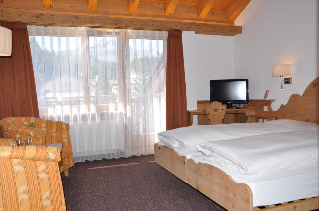 Hotel Seraina Sils Maria Pokoj fotografie