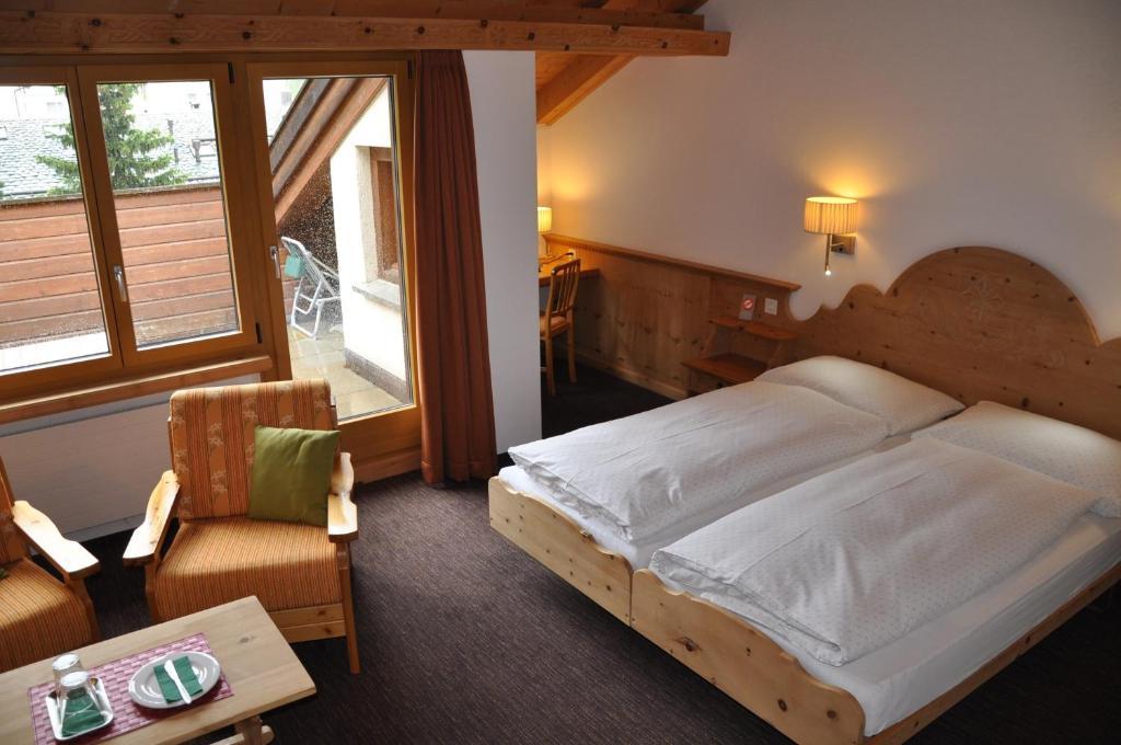 Hotel Seraina Sils Maria Pokoj fotografie