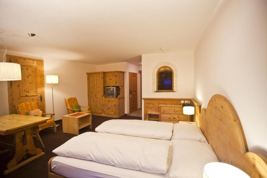 Hotel Seraina Sils Maria Pokoj fotografie