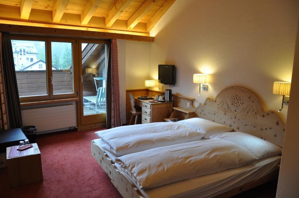 Hotel Seraina Sils Maria Pokoj fotografie