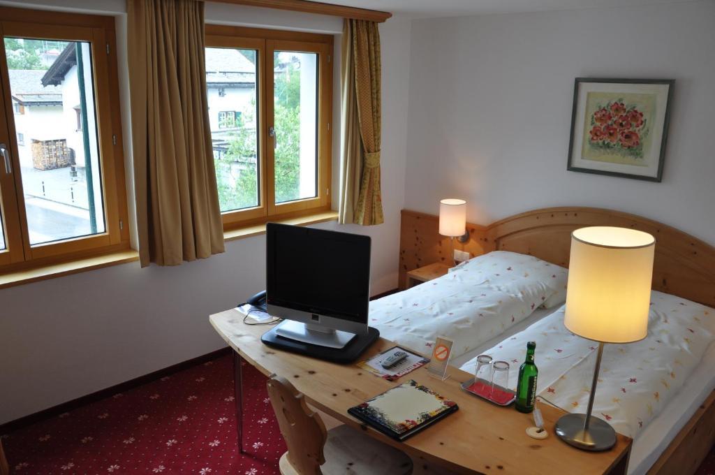 Hotel Seraina Sils Maria Pokoj fotografie
